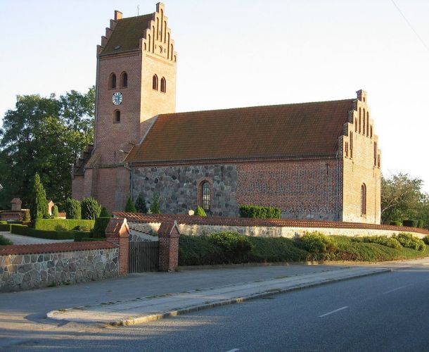 Lillerød Kirke set udefra. I Allerød Kommune.